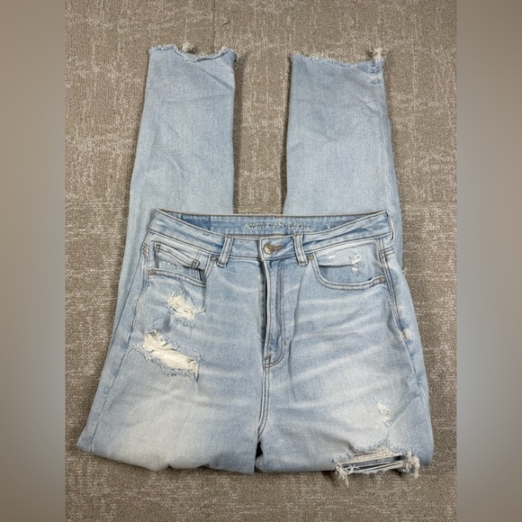 American Eagle Outfitters Denim - American Eagle Highest Rise Distressed Mom Jean Light Wash Size 10 Long Flawed